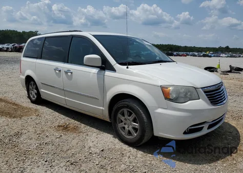 2011 Chrysler Town & Country Touring z USA, uszkodzony, nr VIN 2A4RR5DG9BR666388